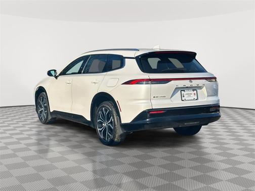 2025 Toyota Crown Signia XLE