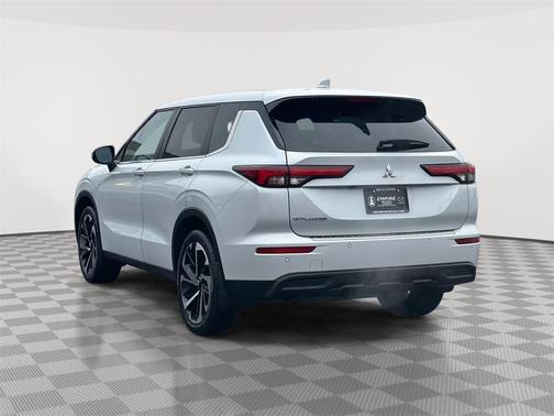 2022 Mitsubishi Outlander ES