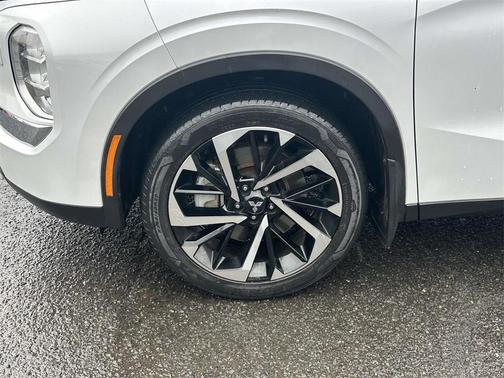 2022 Mitsubishi Outlander ES