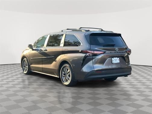 2022 Toyota Sienna XLE