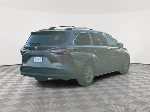 2022 Toyota Sienna XLE