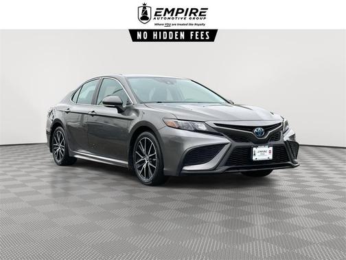 2022 Toyota Camry Hybrid SE