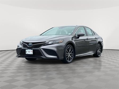 2022 Toyota Camry Hybrid SE