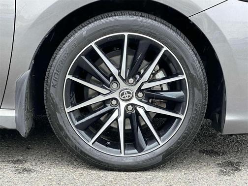 2022 Toyota Camry Hybrid SE