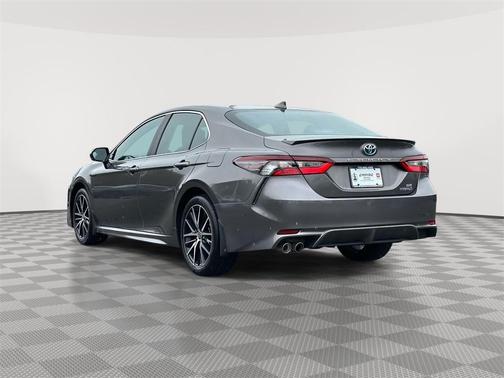 2022 Toyota Camry Hybrid SE