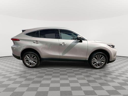 Titanium Glow 2023 Toyota Venza XLE