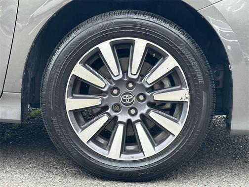 2020 Toyota Sienna XLE