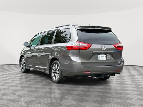 2020 Toyota Sienna XLE