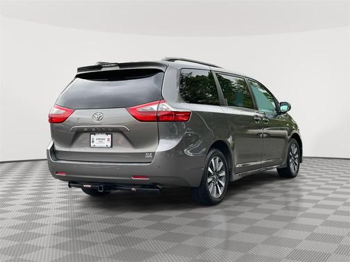 2020 Toyota Sienna XLE