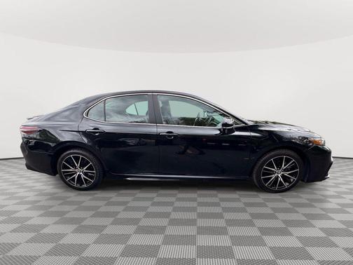 Midnight Black Metallic 2024 Toyota Camry SE