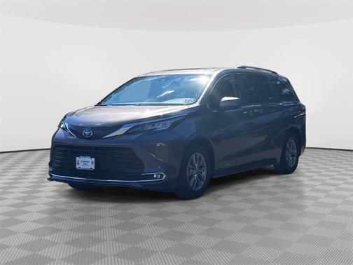 2023 Toyota Sienna XLE