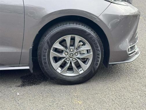 2022 Toyota Sienna XLE