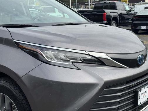 2022 Toyota Sienna XLE
