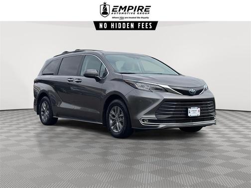 2022 Toyota Sienna XLE