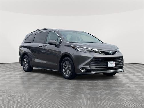 2022 Toyota Sienna XLE