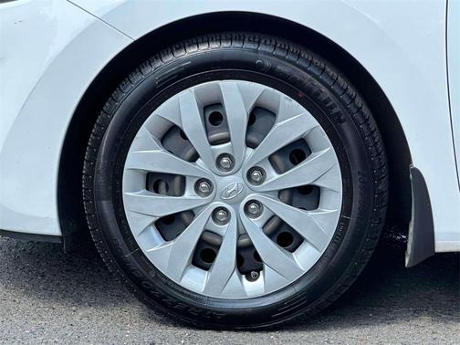 2017 Hyundai Elantra GT Base