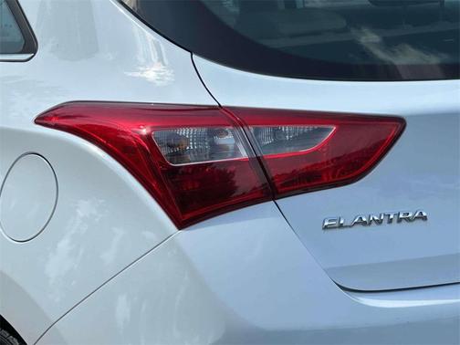 2017 Hyundai Elantra GT Base
