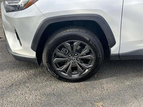 2023 Toyota RAV4 Hybrid XLE Premium