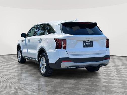 Glacial White Pearl 2024 Kia Sorento LX