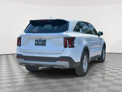 Glacial White Pearl 2024 Kia Sorento LX