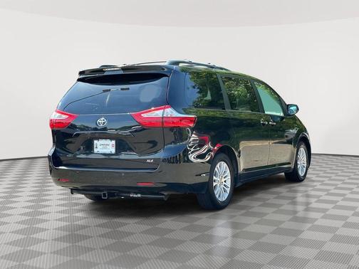 2017 Toyota Sienna XLE Premium