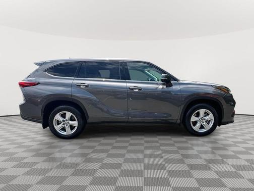 2021 Toyota Highlander LE