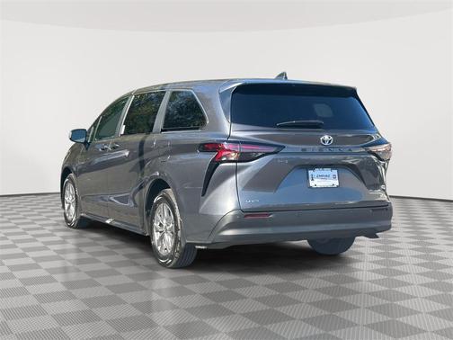 2025 Toyota Sienna XLE