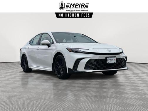 Ice 2025 Toyota Camry SE