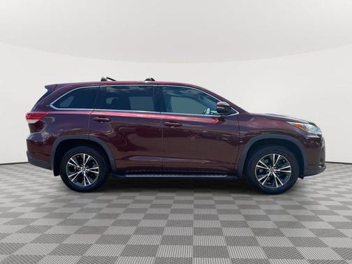 2017 Toyota Highlander LE Plus