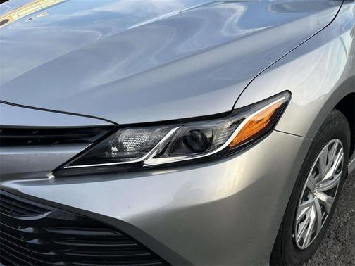 2020 Toyota Camry Hybrid LE
