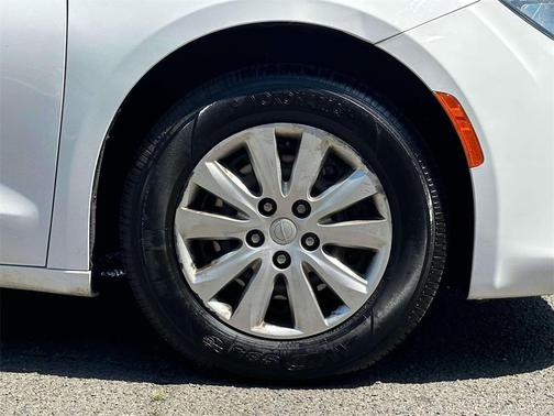 2020 Chrysler Voyager L