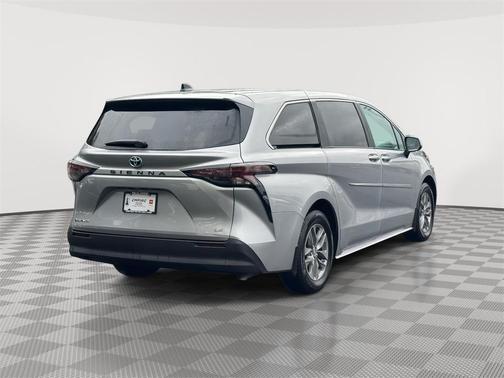 2025 Toyota Sienna LE