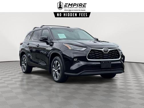 Midnight Black Metallic 2024 Toyota Highlander XLE