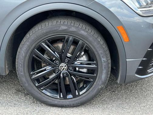 2022 Volkswagen Tiguan 2.0T SE R-Line Black