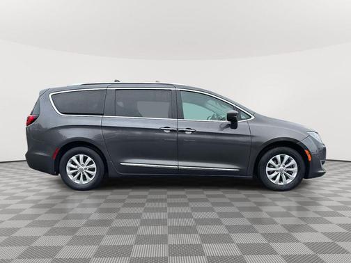 2018 Chrysler Pacifica Touring-L
