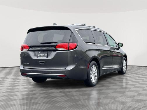 2018 Chrysler Pacifica Touring-L
