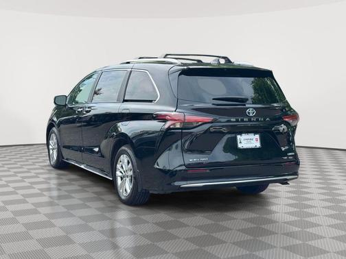 Midnight Black Metallic 2025 Toyota Sienna Limited