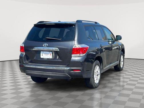 Magnetic Gray Metallic 2012 Toyota Highlander SE