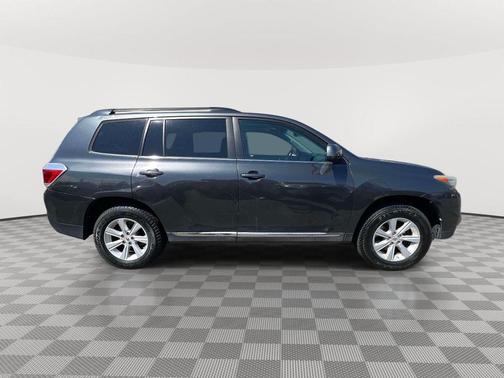 Magnetic Gray Metallic 2012 Toyota Highlander SE