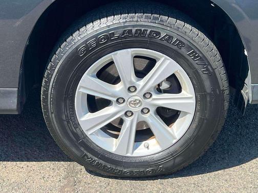 Magnetic Gray Metallic 2012 Toyota Highlander SE