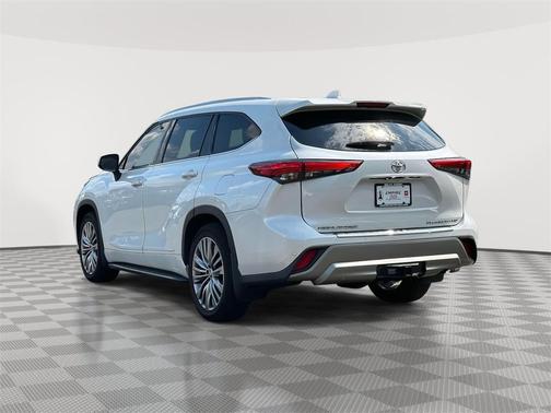 2022 Toyota Highlander Platinum