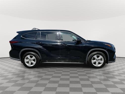 2020 Toyota Highlander LE