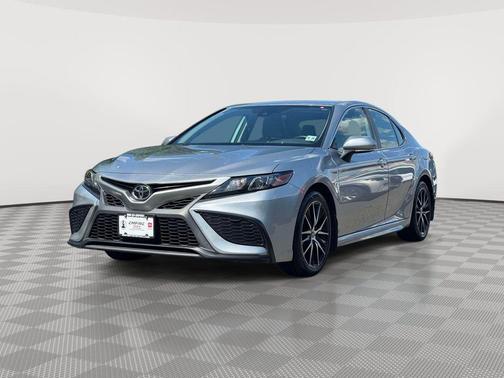 Celestial Silver Metallic 2022 Toyota Camry SE