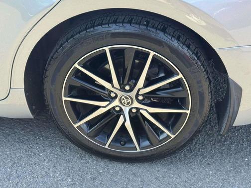 Celestial Silver Metallic 2022 Toyota Camry SE