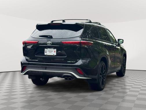 Midnight Black Metallic 2023 Toyota Highlander XSE