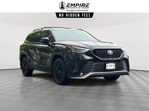Midnight Black Metallic 2023 Toyota Highlander XSE