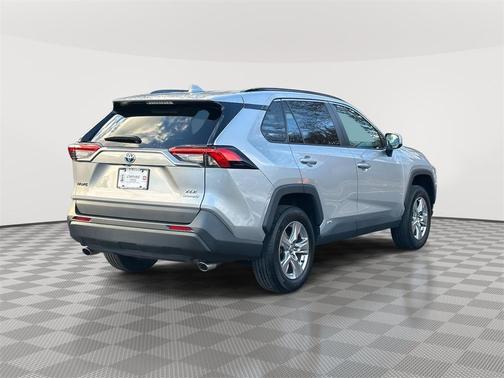 2022 Toyota RAV4 Hybrid XLE