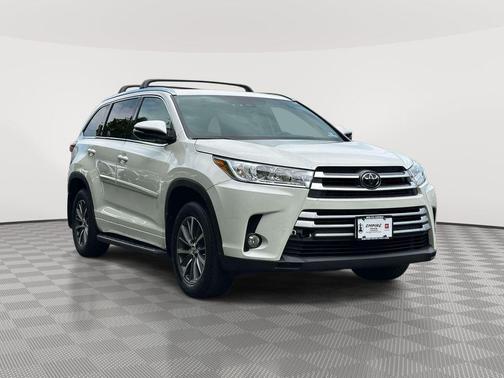 Blizzard Pearl 2017 Toyota Highlander XLE