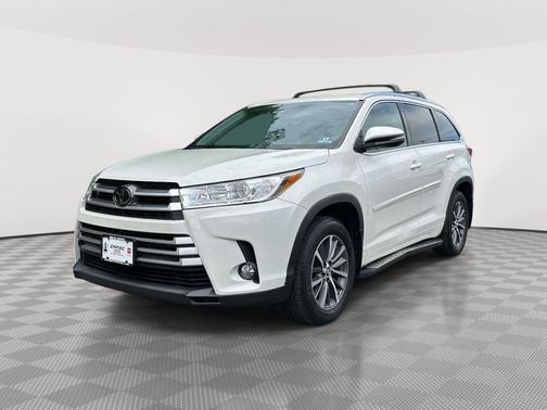 Blizzard Pearl 2017 Toyota Highlander XLE