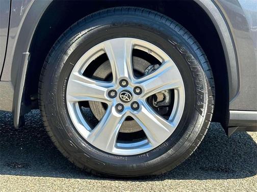 2022 Toyota Highlander LE